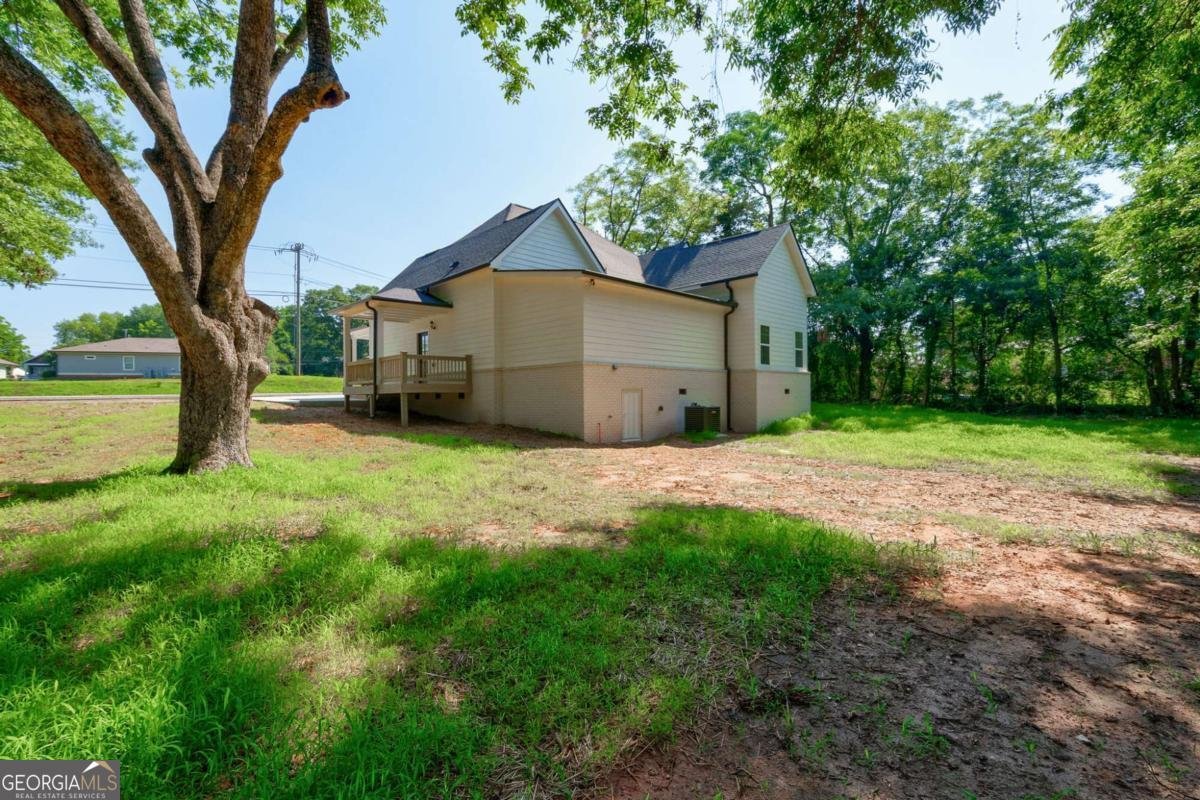 540 Sunset Avenue Comer - 25