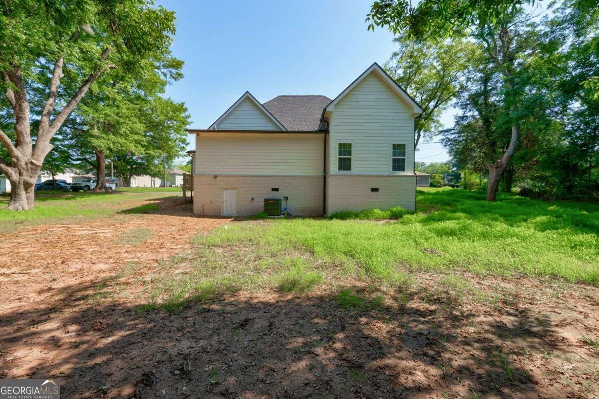 540 Sunset Avenue Comer - 27
