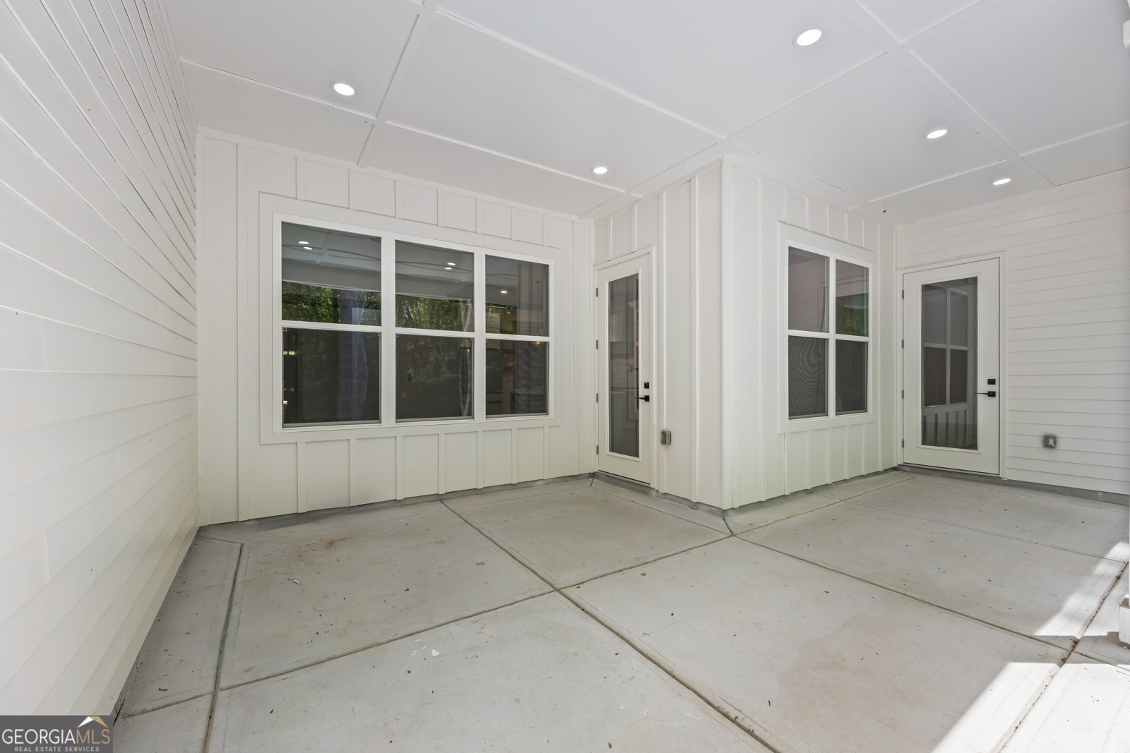 632 Hunters Cove Ln. Loganville - 24