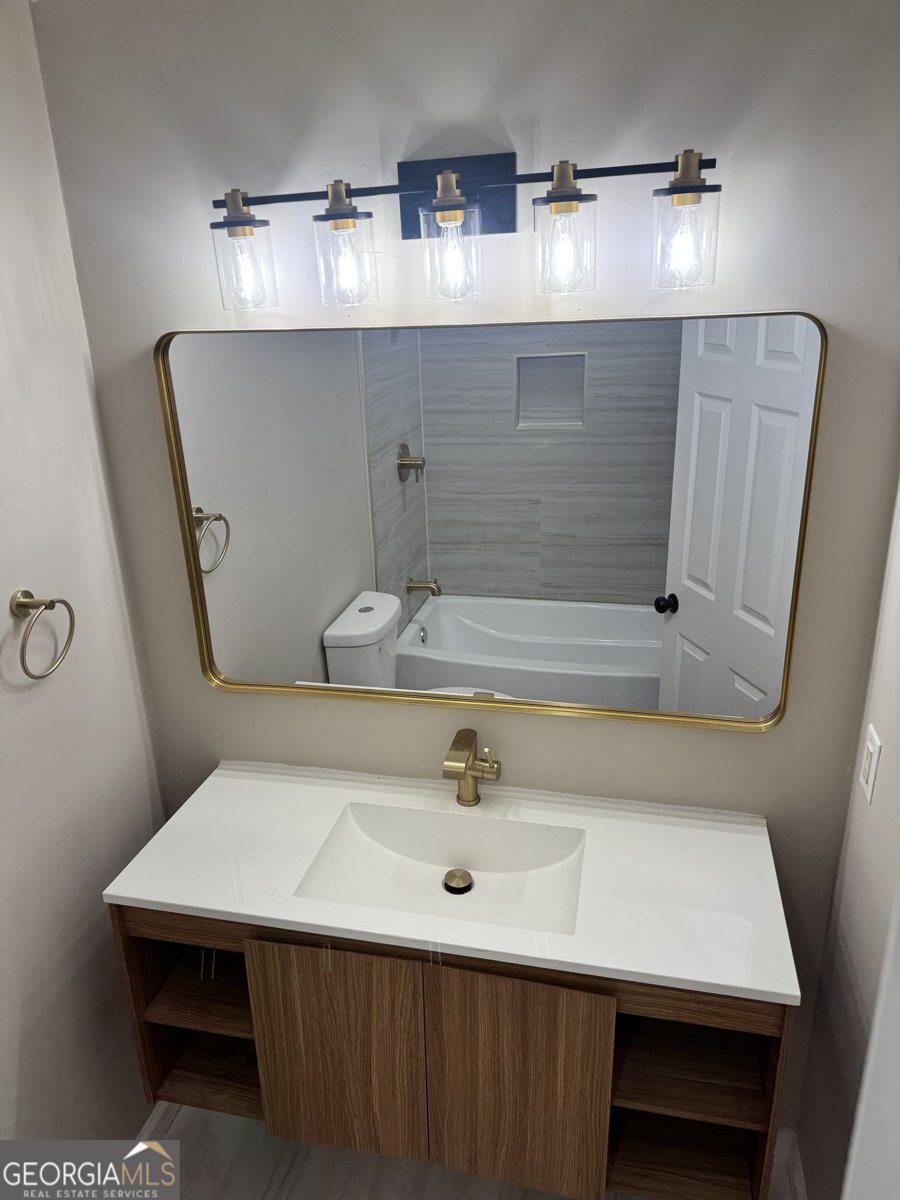 5913 Walters Loop Columbus - 27