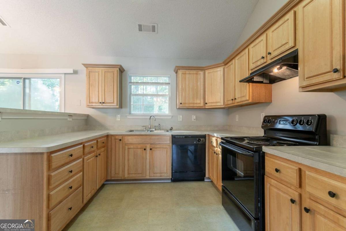 5033 Kens Court Stockbridge - 13