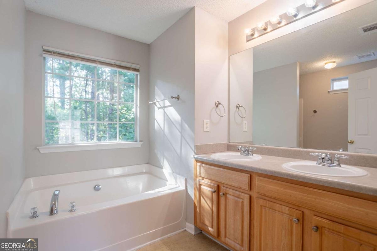 5033 Kens Court Stockbridge - 24