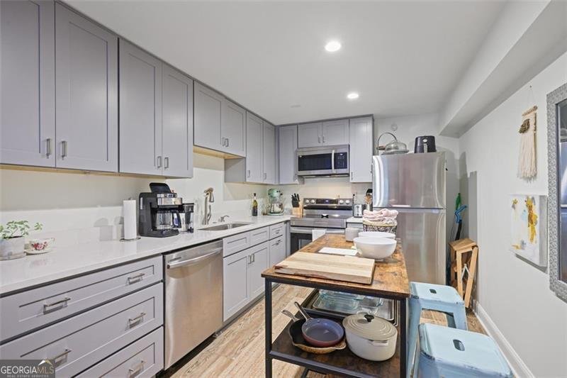 7045 Hunters Knoll Sandy Springs - 12