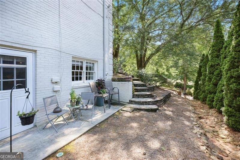 7045 Hunters Knoll Sandy Springs - 19