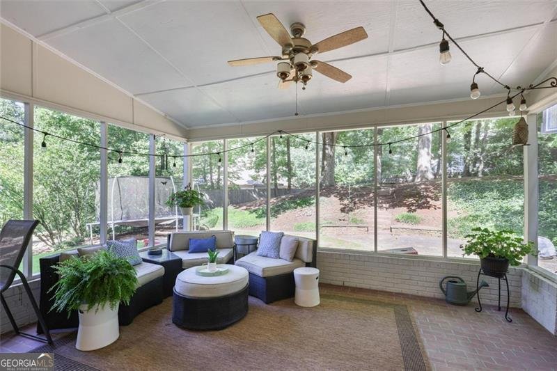 7045 Hunters Knoll Sandy Springs - 21