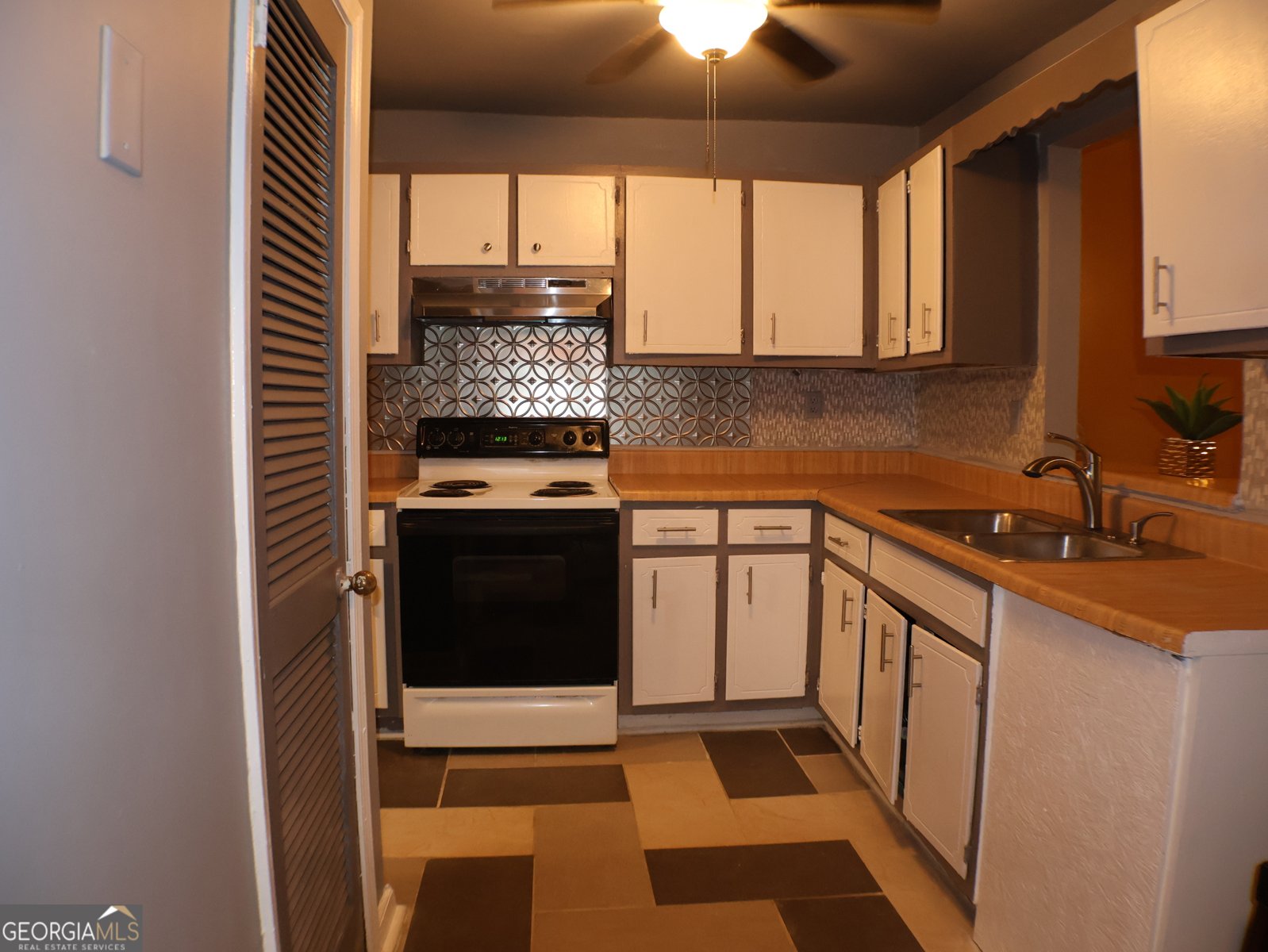 2498 Robinhood Drive Ellenwood - 4