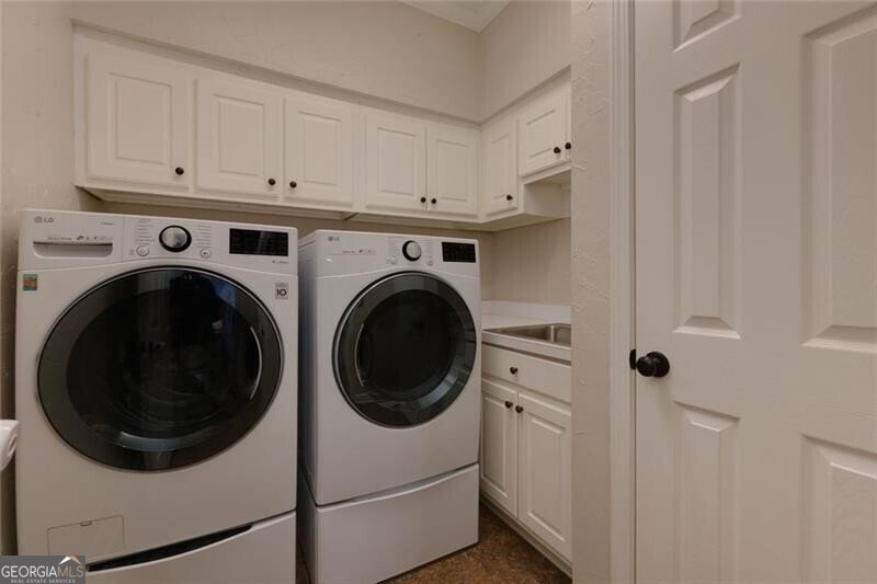 360 Hannaford Drive Roswell - 33