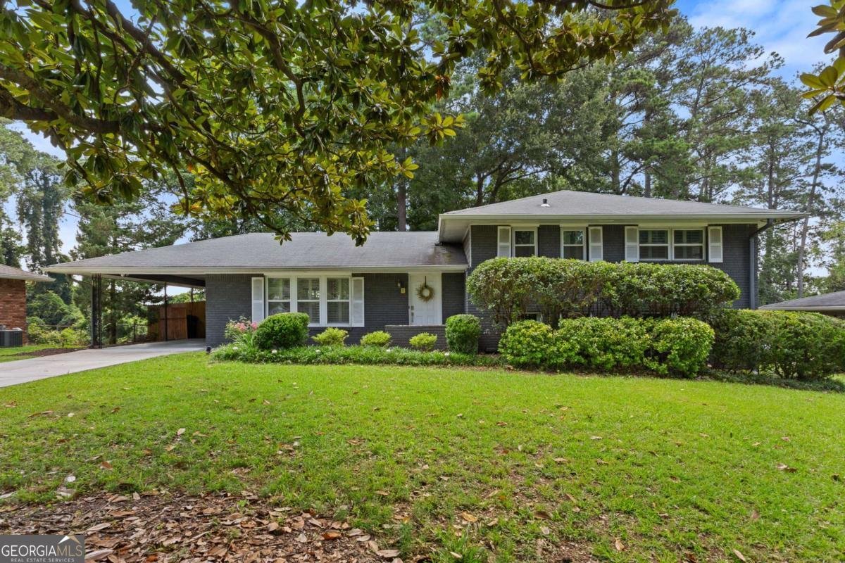 2416 Elmwood Circle Atlanta - 1