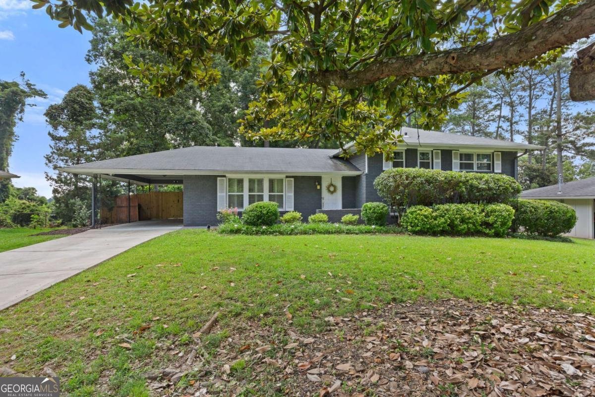 2416 Elmwood Circle Atlanta - 3
