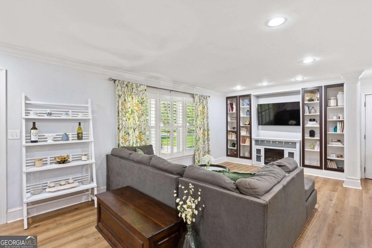 2416 Elmwood Circle Atlanta - 6
