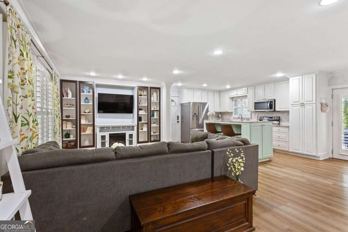 2416 Elmwood Circle Atlanta - 7