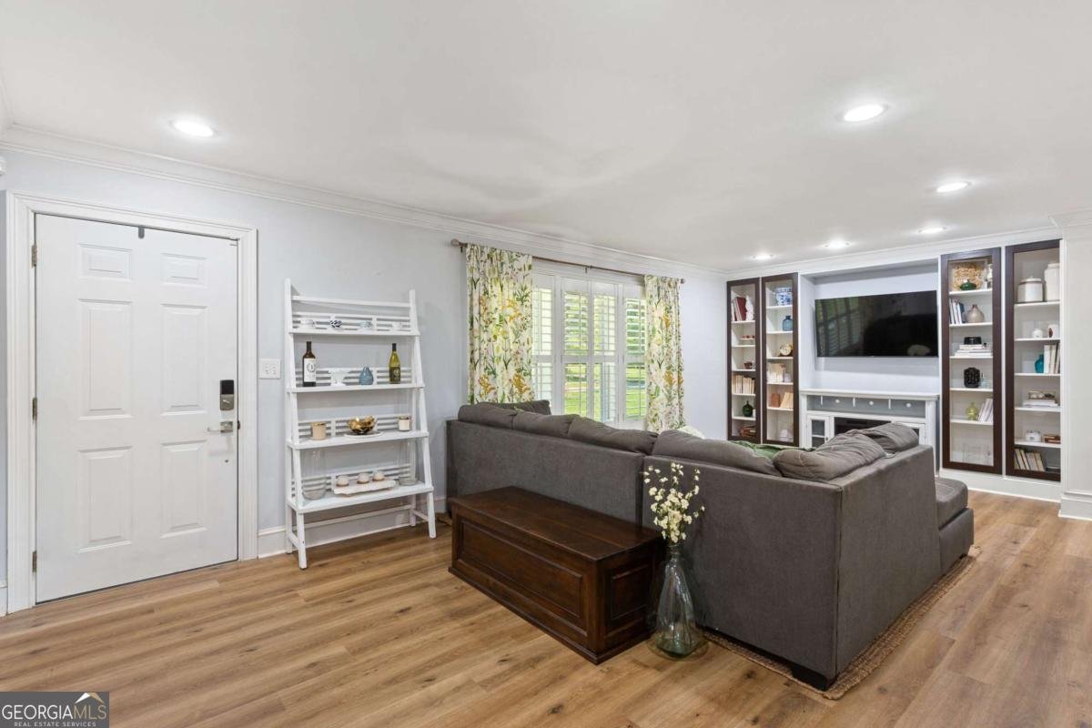 2416 Elmwood Circle Atlanta - 8