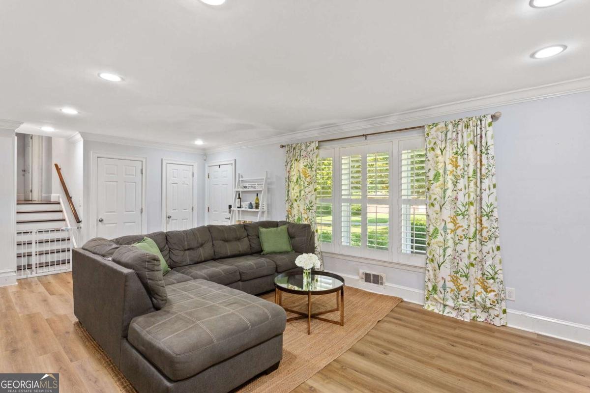 2416 Elmwood Circle Atlanta - 9