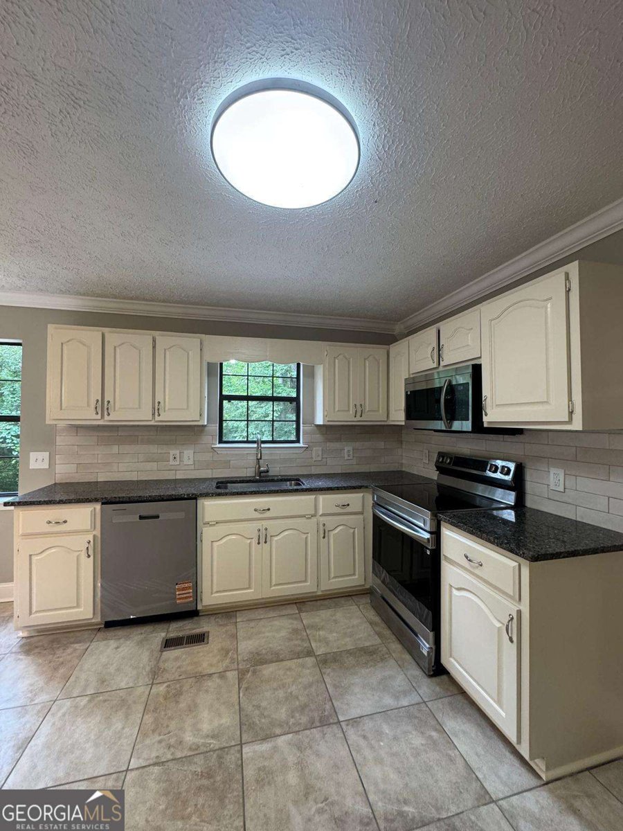 165 Woods Lane Trenton - 8