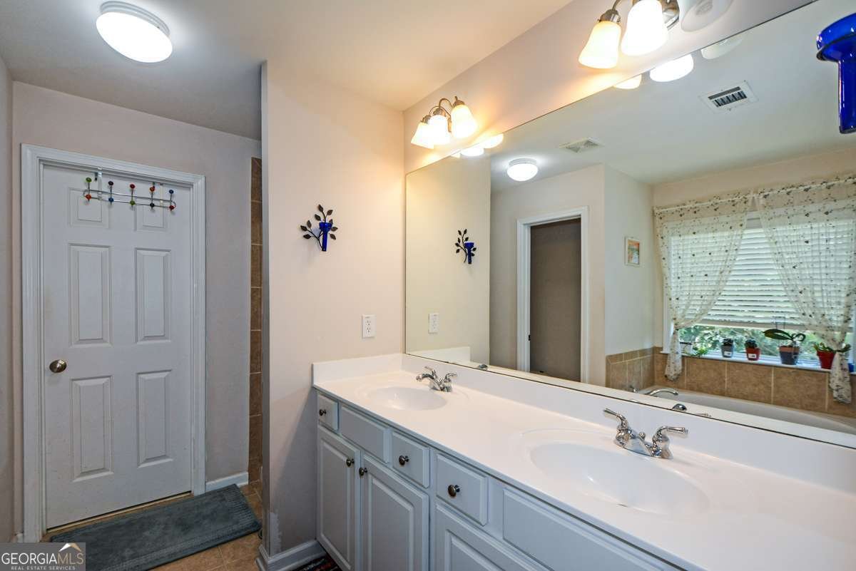 574 Friars Head Drive Suwanee - 27