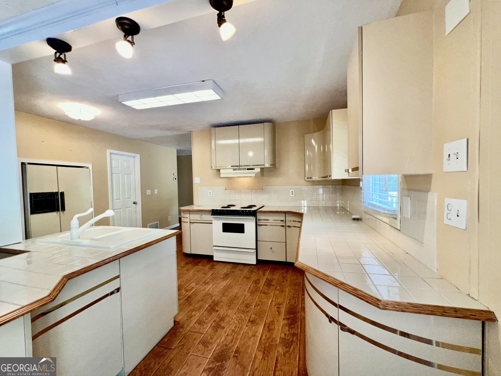 42 Joans Court Lawrenceville - 17