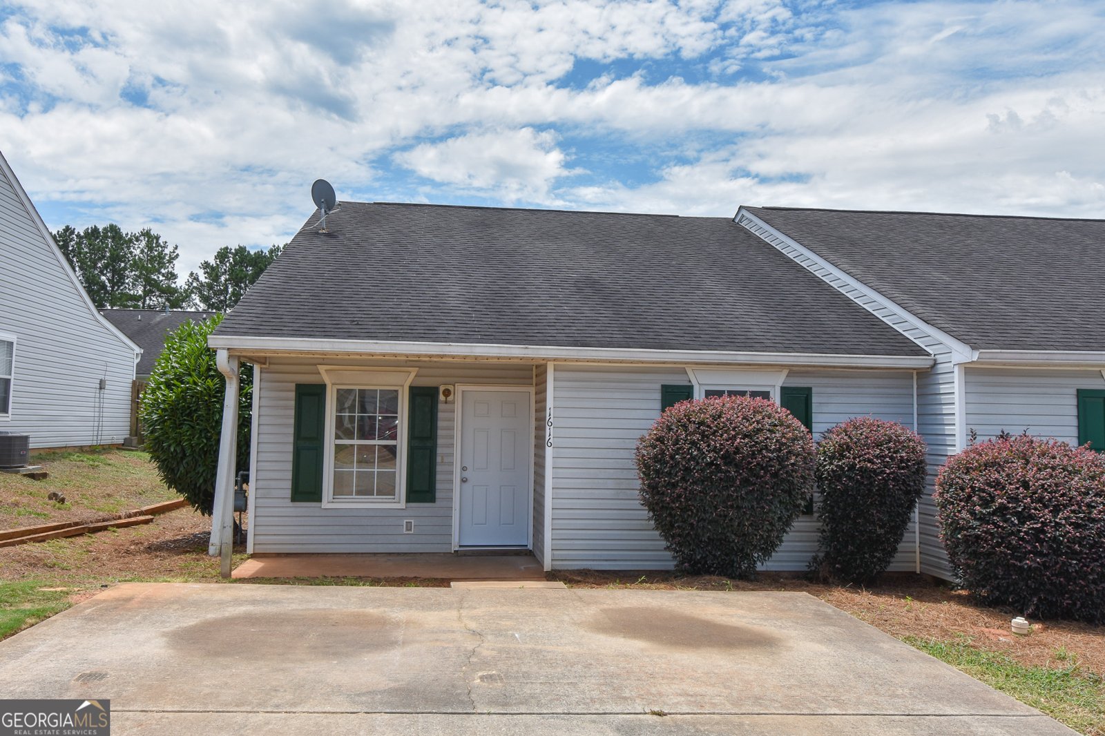 1616 Summerwoods Circle Griffin - 1