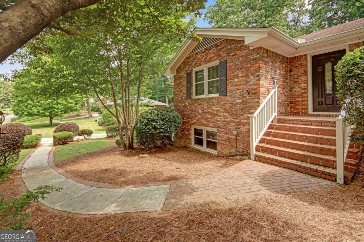 1693 Alderbrook Road Atlanta - 3