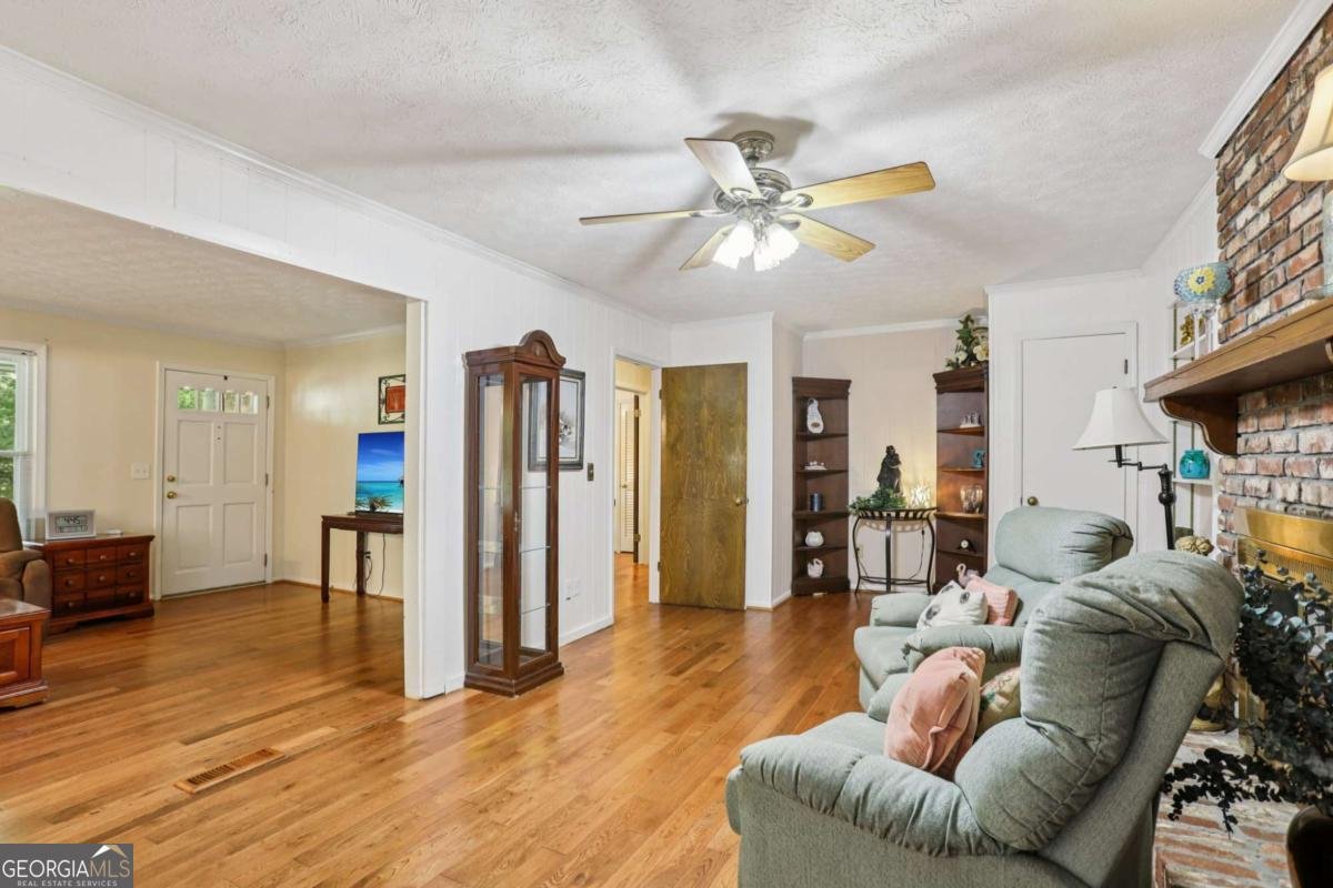 5623 Crestwood Drive Stone Mountain - 4