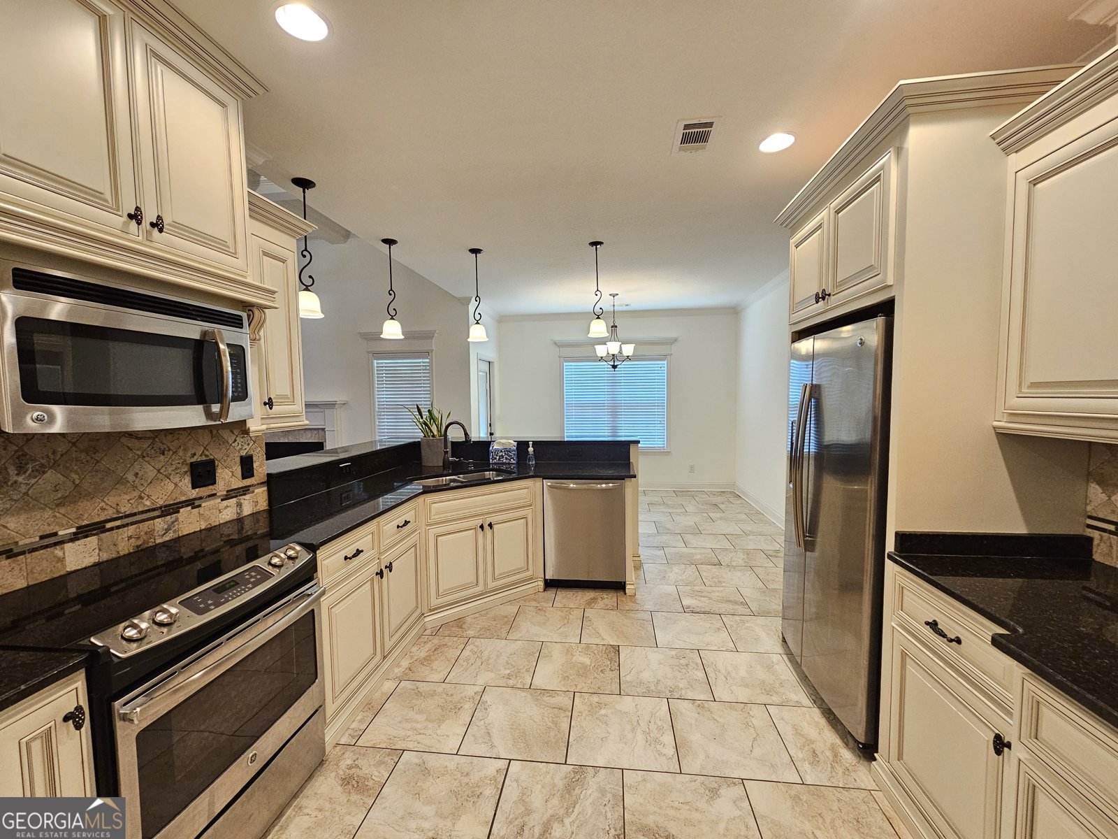 303 Norfolk Circle Warner Robins - 1