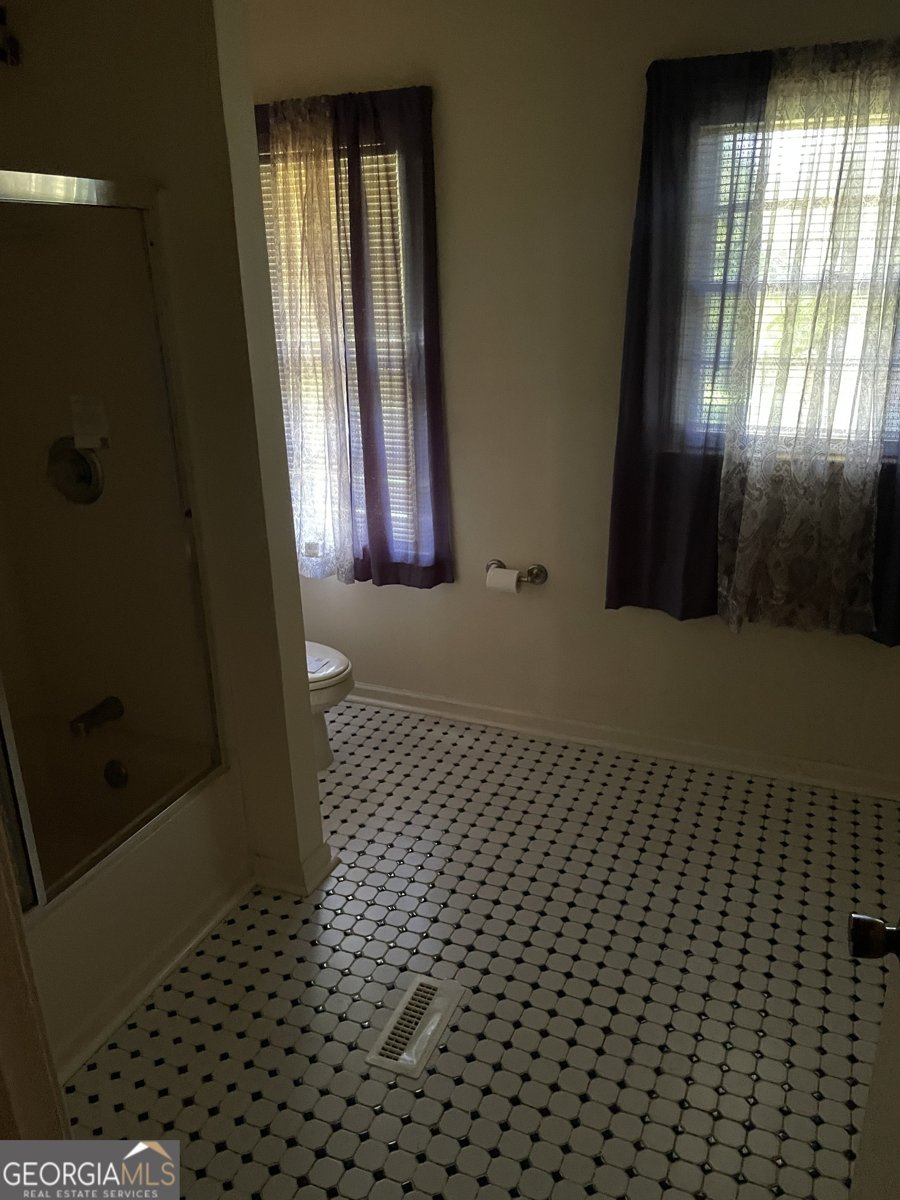 221 James Street Winder - 10
