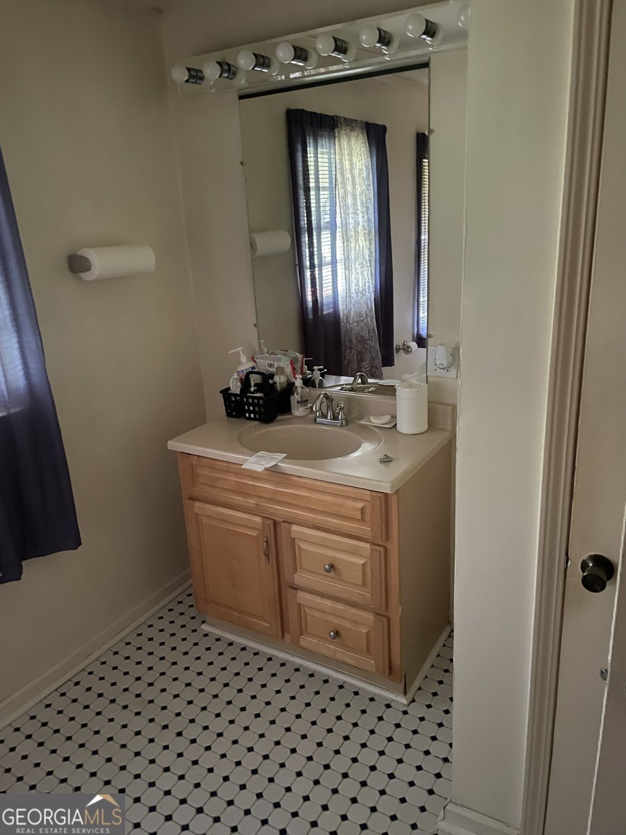 221 James Street Winder - 11