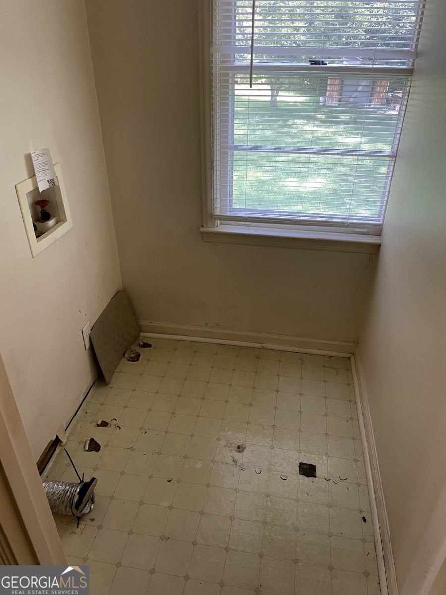 221 James Street Winder - 16