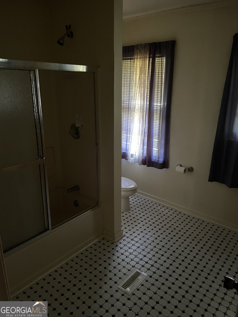 221 James Street Winder - 9