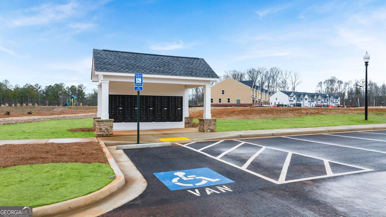 364 Sound Circle Stockbridge - 34