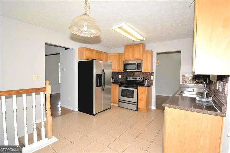 2172 COLD SPRINGS Circle Lithonia - 11