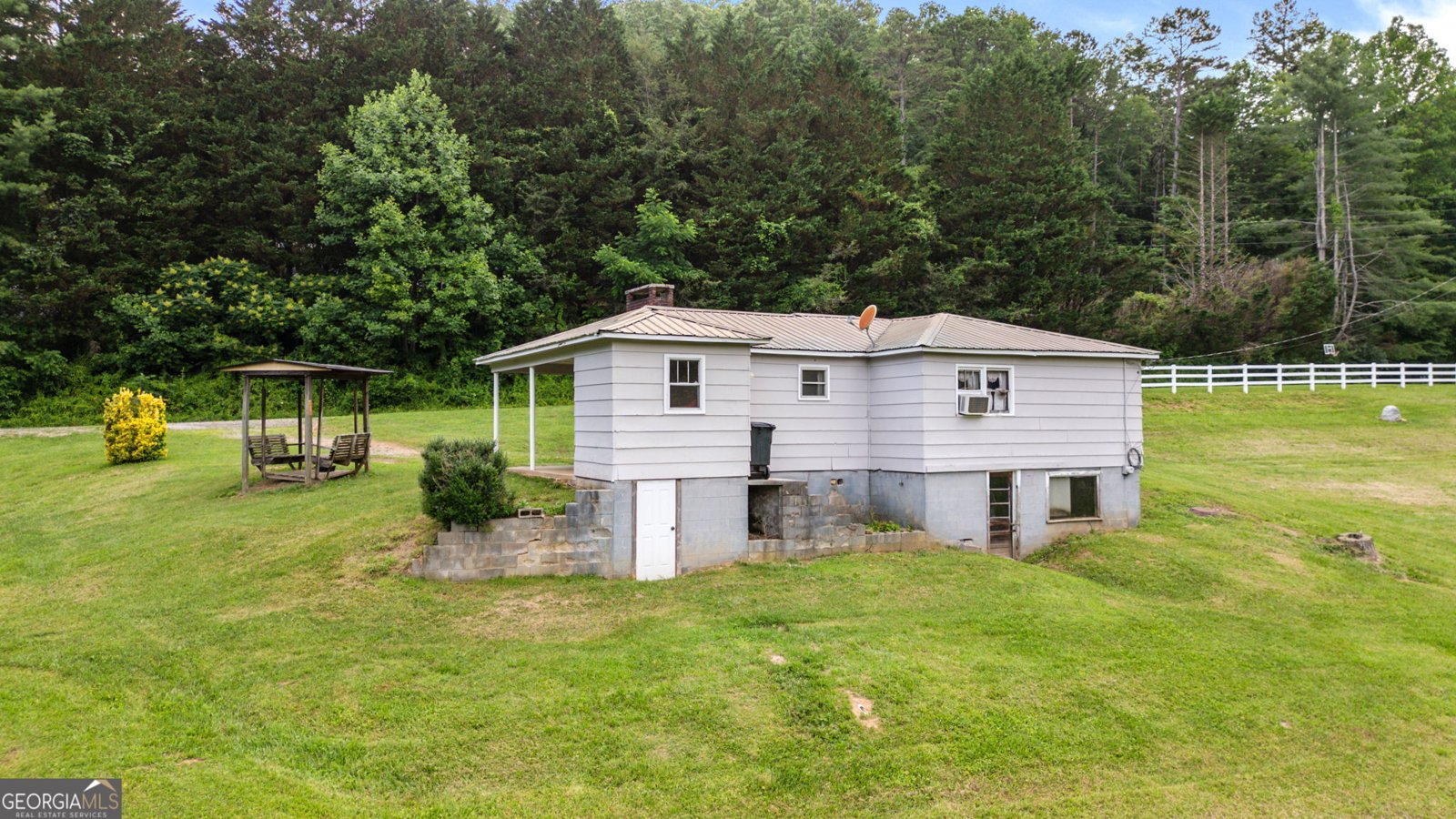 1615 East Vineyard Rd Hayesville - 52