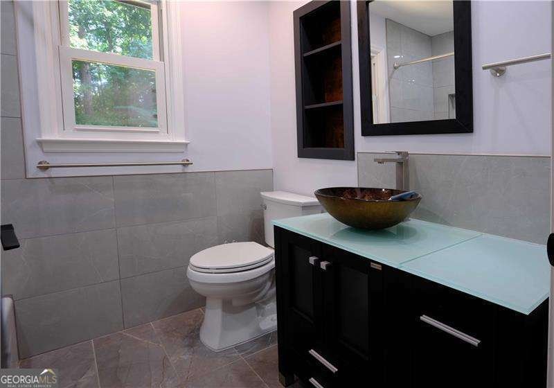 260 LAKEMONT Drive Roswell - 17