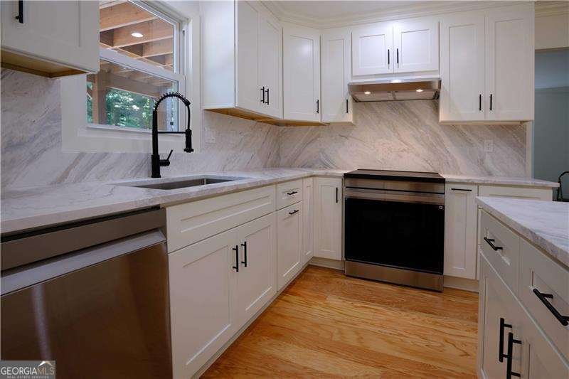 260 LAKEMONT Drive Roswell - 36