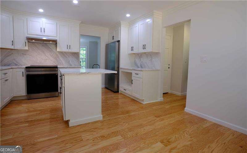 260 LAKEMONT Drive Roswell - 38