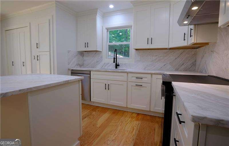 260 LAKEMONT Drive Roswell - 39