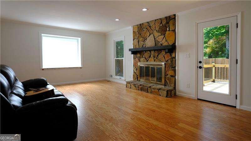 260 LAKEMONT Drive Roswell - 43