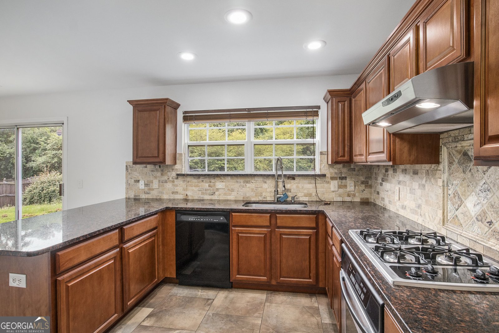 926 Hawthorn Lane Grayson - 9