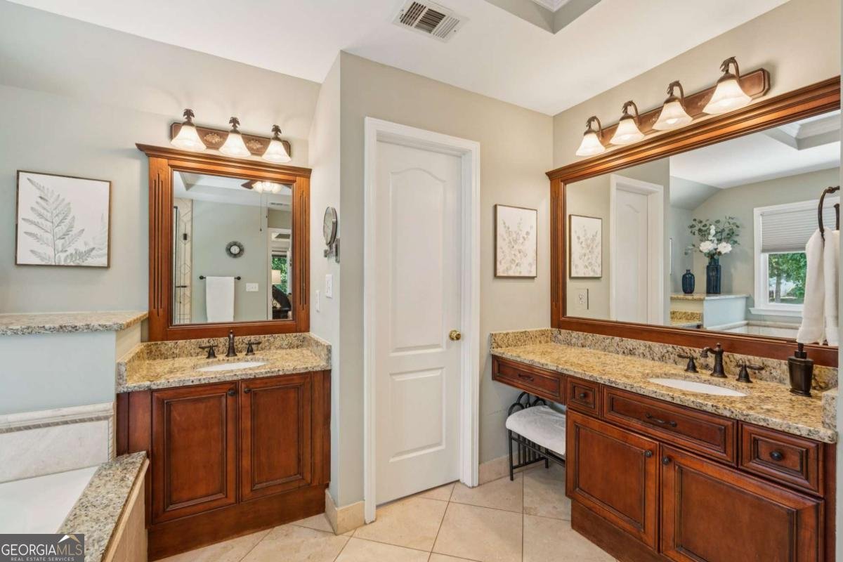 1031 Lansmoore Way Suwanee - 27