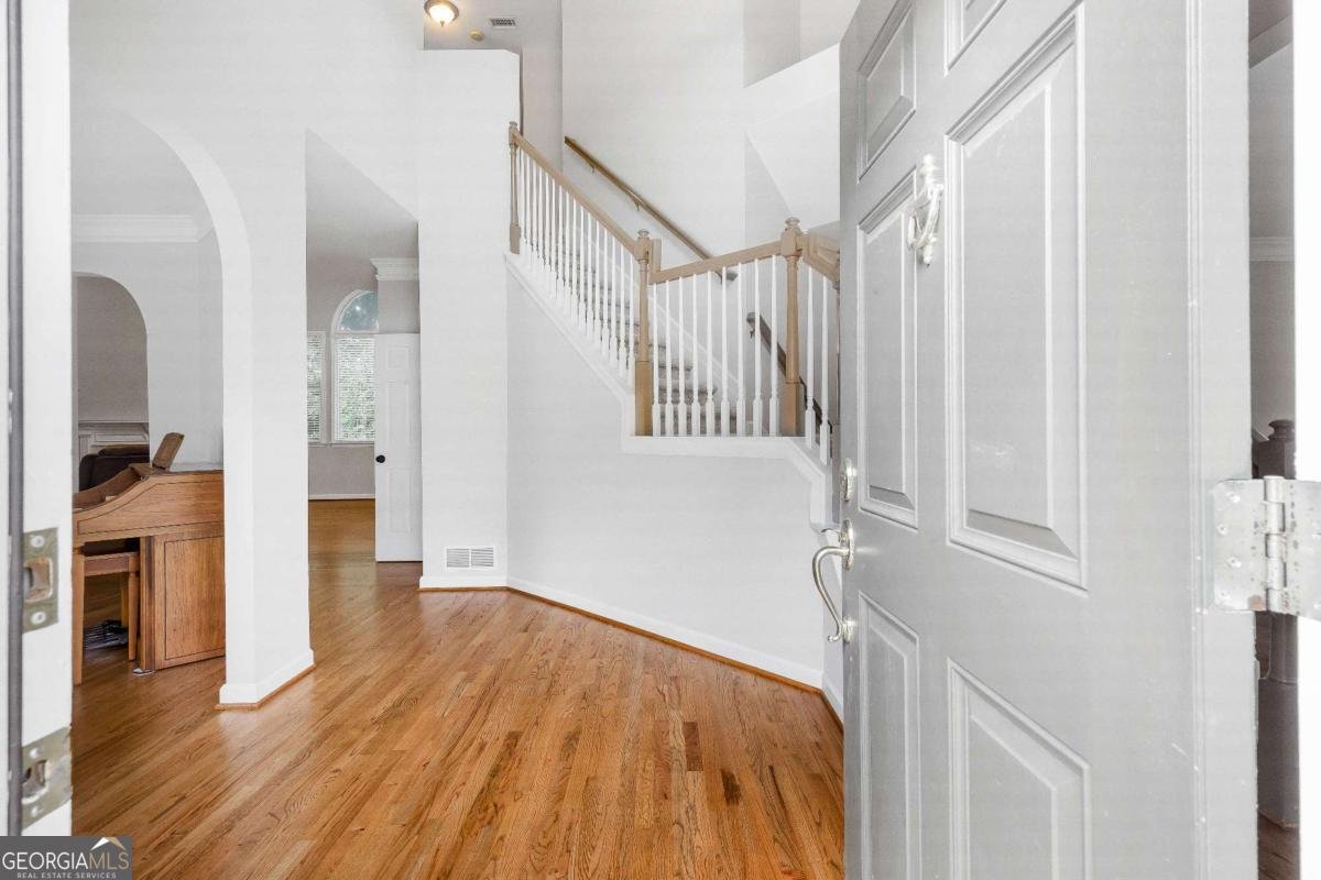 8073 RIDGE Valley Woodstock - 2