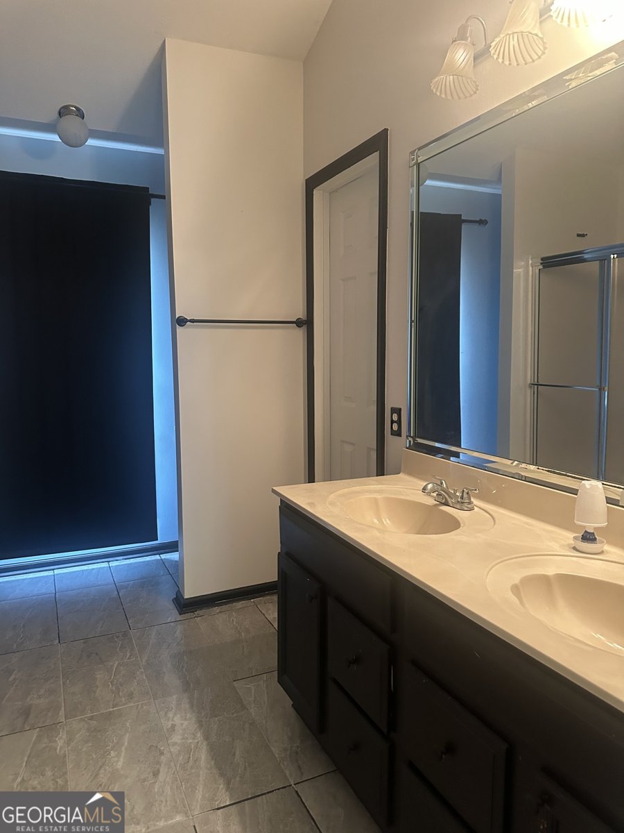 393 MACLAND DR LAWRENCEVILLE - 17
