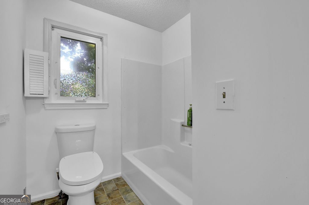 402 Leslie Court Woodstock - 21
