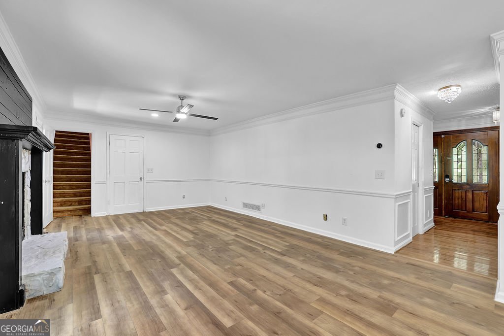 402 Leslie Court Woodstock - 4