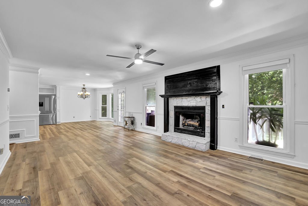 402 Leslie Court Woodstock - 6