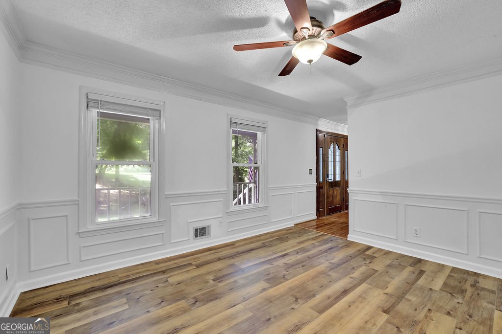402 Leslie Court Woodstock - 8