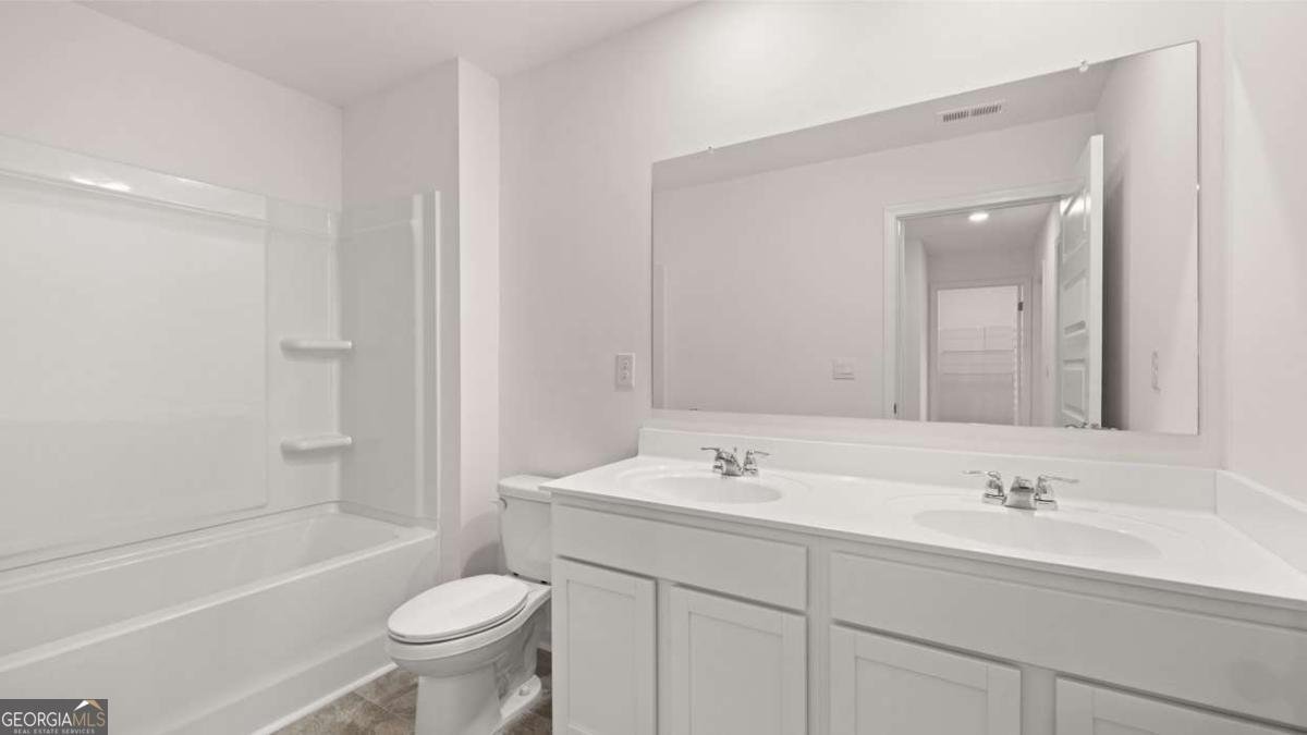205 SILVER MOON Drive Loganville - 37