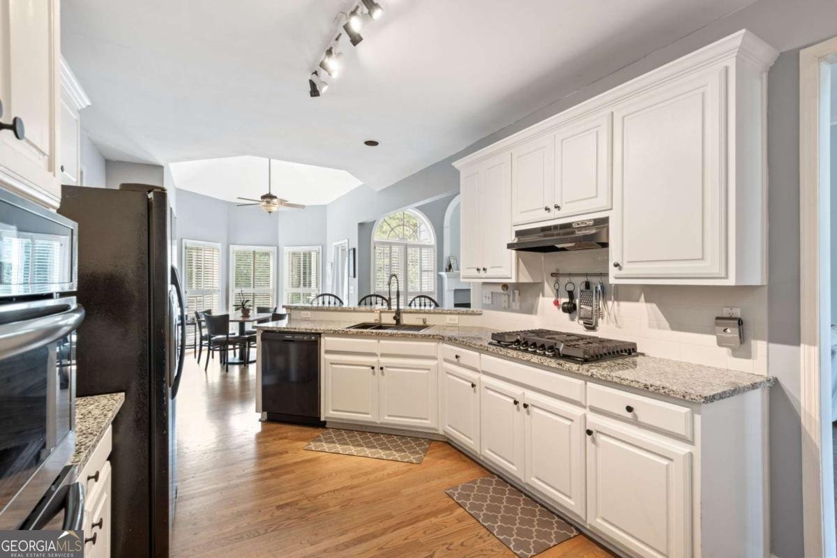 644 Northumberland Drive Milton - 20