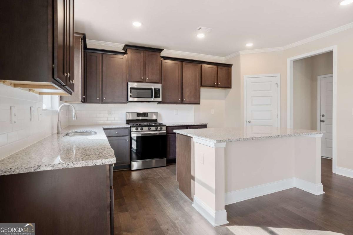 7256 Millbrae Walk Flowery Branch - 17