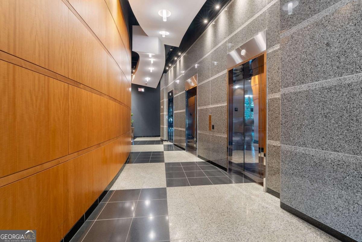 3338 Peachtree Road Atlanta - 25