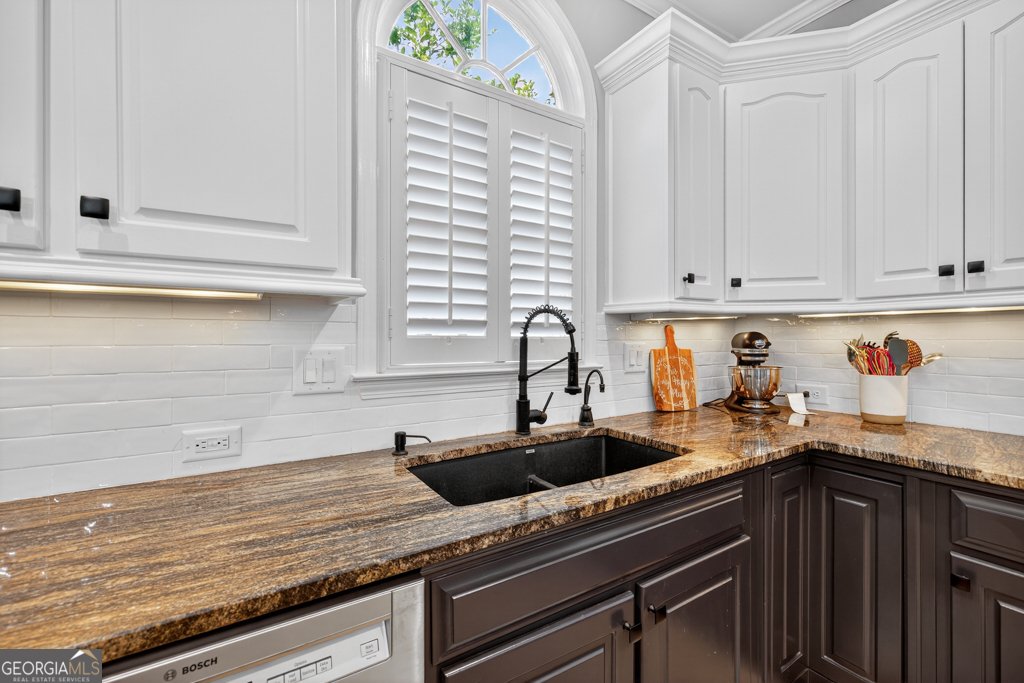 2559 Dunhaven Glen Snellville - 25