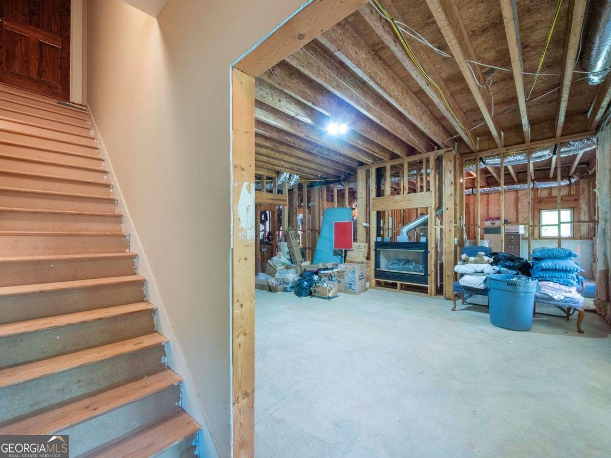 594 Peachtree Road Hoschton - 1